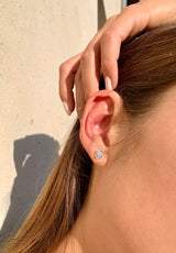 Lifestyle - Mini flower earring in white gold 18k
