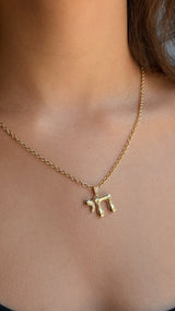  aclose up look of a buuble chai diamond and gold pendant in yellow gold , lifestyle 