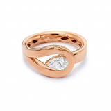 Packshot - Packshot - Pear shape diamond knot ring set in 18k rose gold
