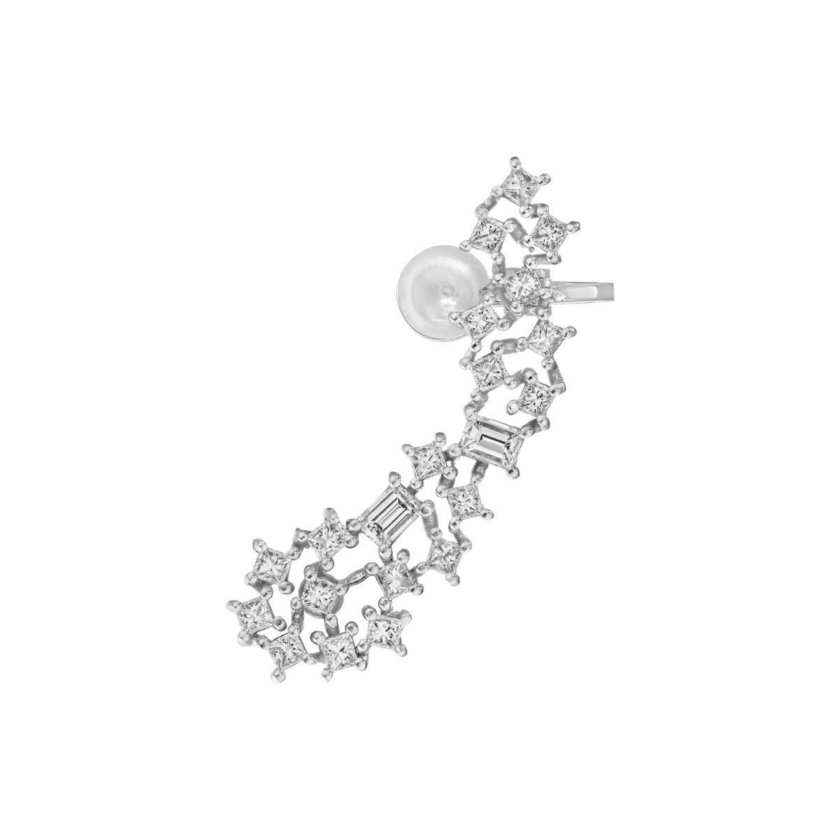 Packshot - mixed diamonds climbing earring 18k gold